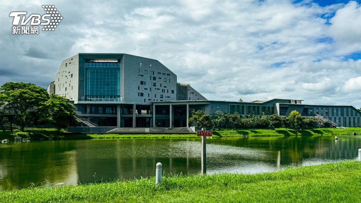 台東大學去年宿舍爆出電費糾紛，大一住宿生遭室友用保溫瓶砸破頭送醫。（圖／TVBS）