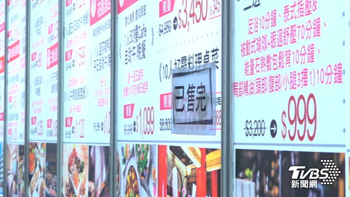 旅展除了旅遊行程很夯，各大飯店的自助餐券、住宿券也非常搶手。（圖／TVBS）