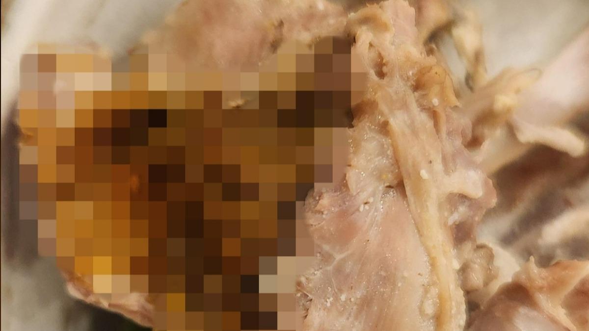 超崩潰!南韓仁川知名參雞湯吃到「雞屎」 民眾:差點吐了