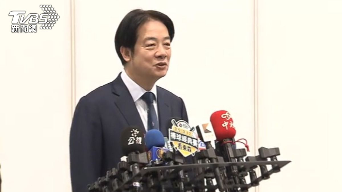 賴清德本欲離場,聽到提問回頭淡回:被告才需要出席吧。(圖/TVBS)
