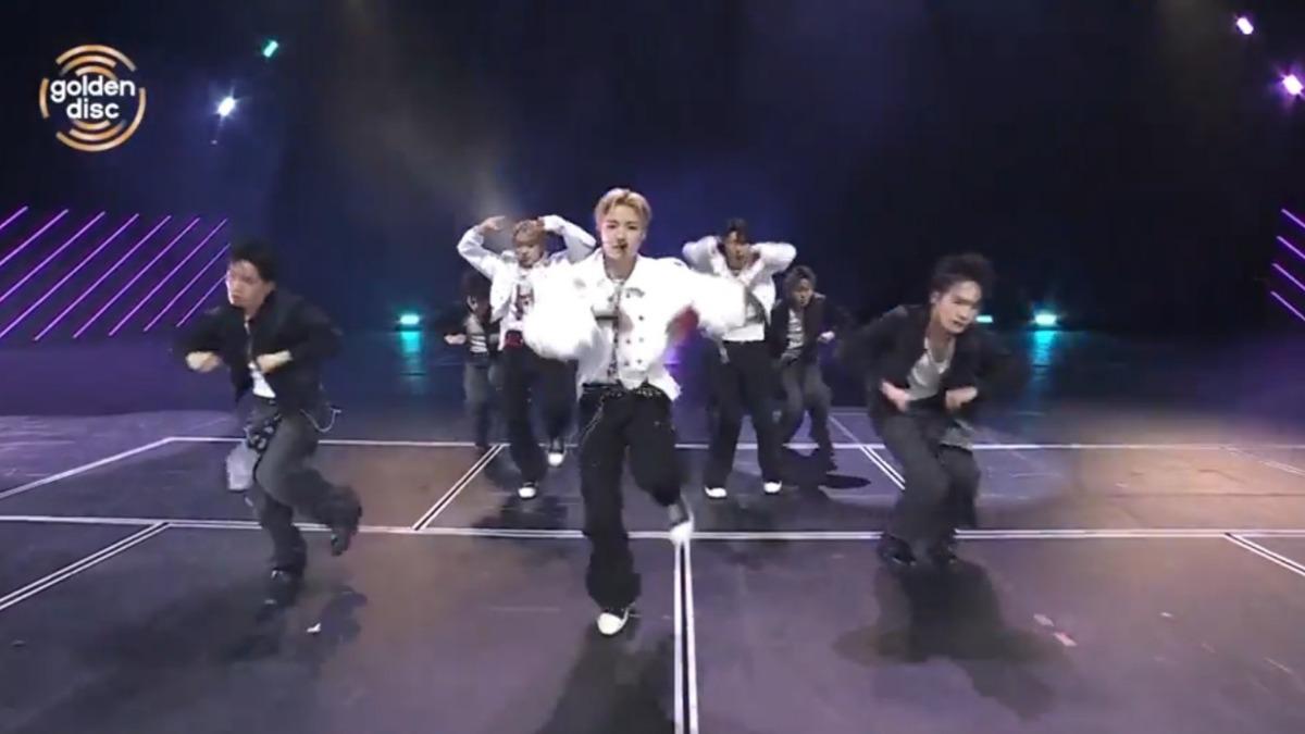 NCT WISH夯曲連發。(圖/翻攝自TVBS、Disney+)