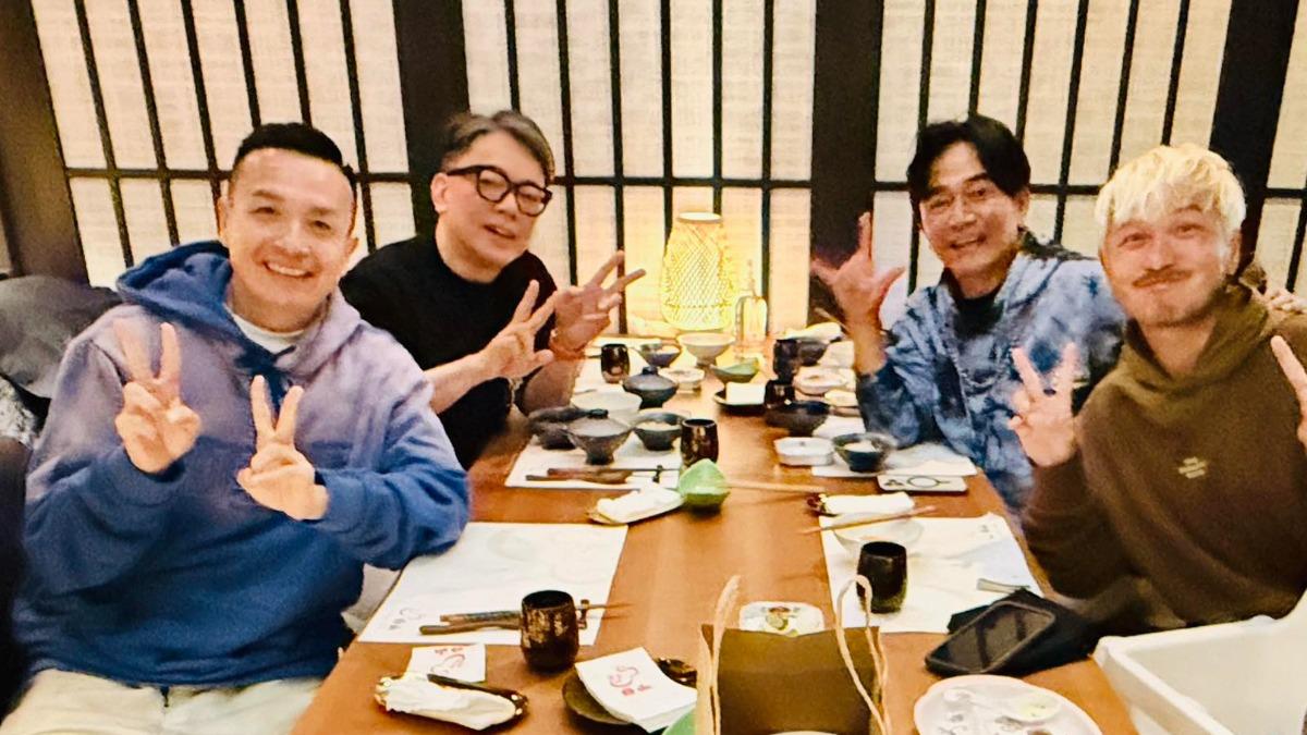 詹惟中(左二)曬出與小鐘(最左)、吳宗憲(右二)、KID聚餐照。(圖/翻攝自詹惟中臉書)