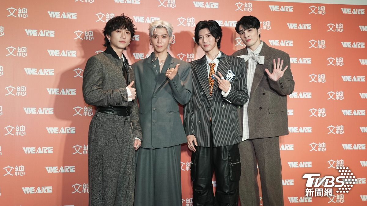 邱鋒澤(左起)、畢書盡、黃霆睿、黃偉晉錄製《2026 WE ARE 我們的除夕夜》。(圖/黃盈容攝)
