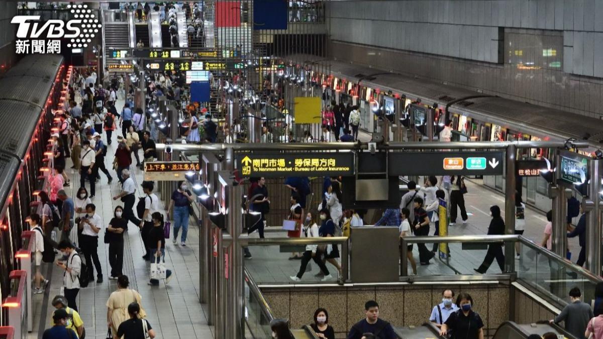 短髮女不爽如廁「被敲門」揮拳毆清潔婦 北捷開罰7500將提告