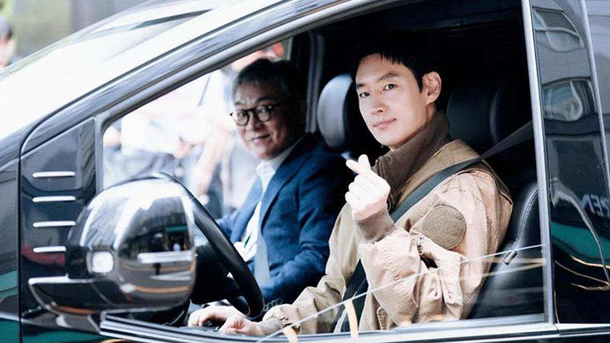 李帝勳飾演的「金道奇」與公司彩虹運輸的夥伴們的情感也是劇中亮點之一。(圖/friDay影音提供)