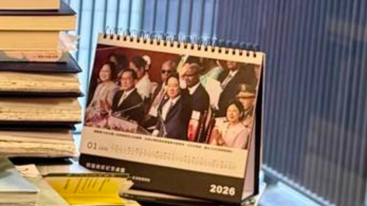 陳水扁桌面上的年曆。(圖/翻攝自陳水扁臉書)