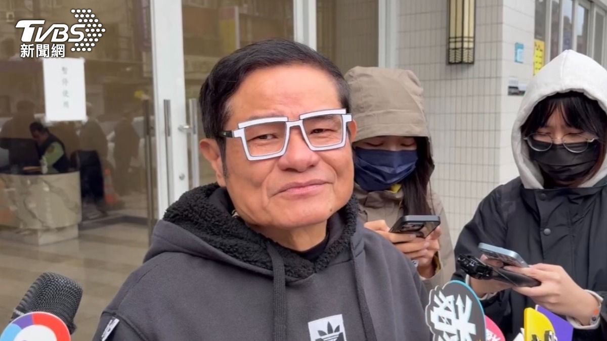 許效舜來看曹西平了!現身靈堂悼念「數度哽咽」 悲喊:他不會離開