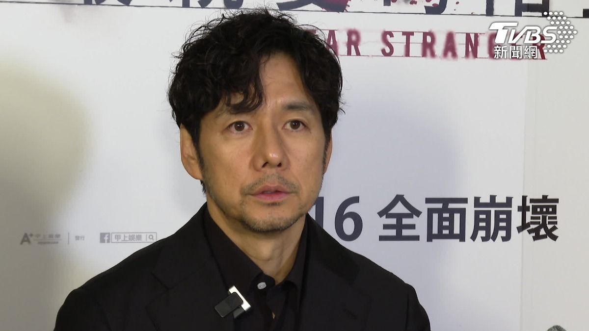 片中西島秀俊飾演沉迷於廢墟研究的學者「賢治」。(圖/TVBS)