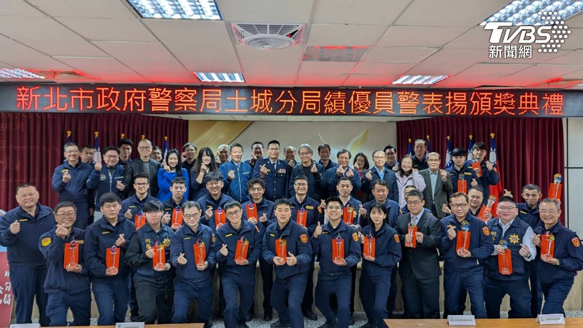 本次活動肯定在重大刑案偵破、肅槍緝毒、打擊詐欺、掃蕩不法組織、重大交通違規防制等領域表現傑出的員警及團隊。(圖/TVBS)