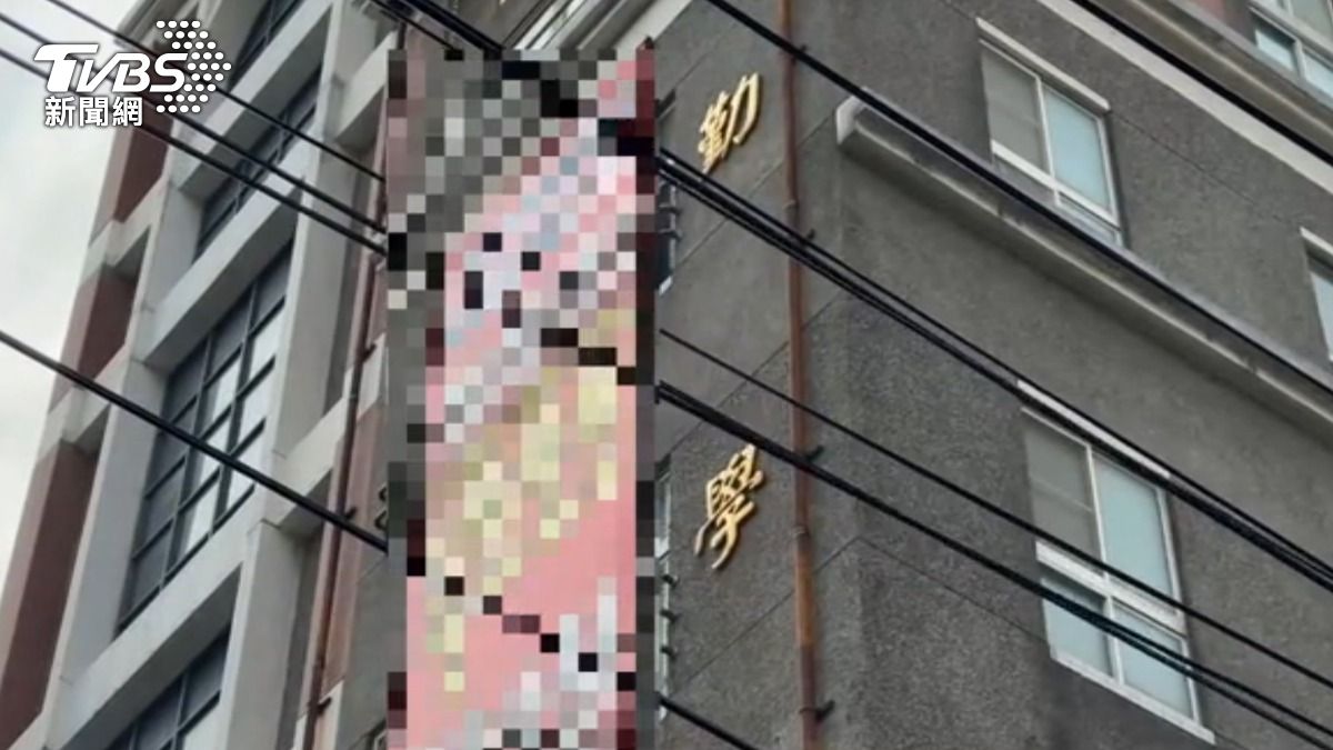 學生指控老師失控甩門,表示非常害怕。(圖/TVBS)