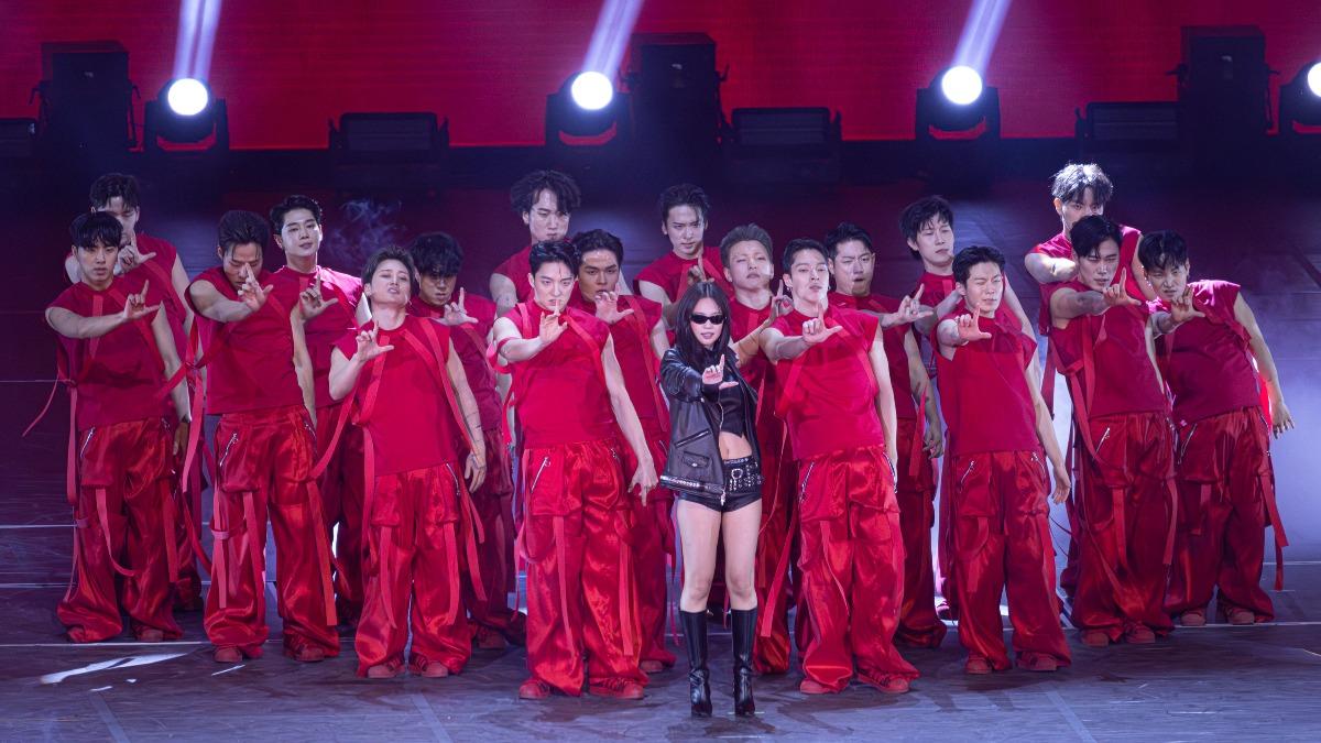 Jennie昨在金唱片帶來超火辣組曲表演，嗨翻整個大巨蛋。（圖／讀者提供）
