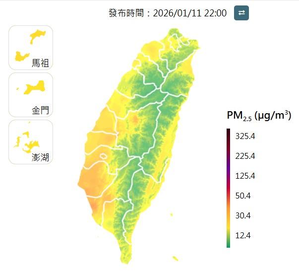 明日西半部空氣品質多呈現橘黃色,對敏感族群較不友善。(圖/翻攝自環境部空氣品質監測網)