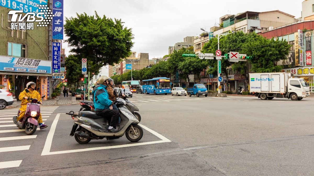 機車族注意!警揭4大常見肇事原因 方向燈打錯最高罰3600元