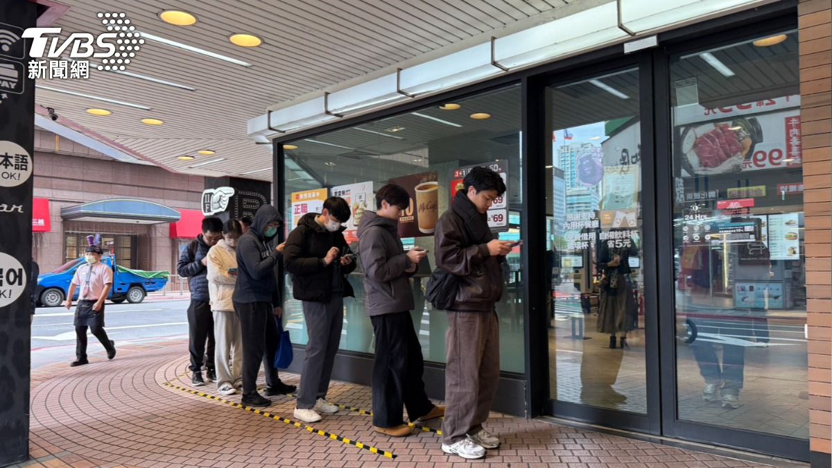 麥當勞-奶昔-麥當勞奶昔-奶昔大哥-門市-販售-排隊