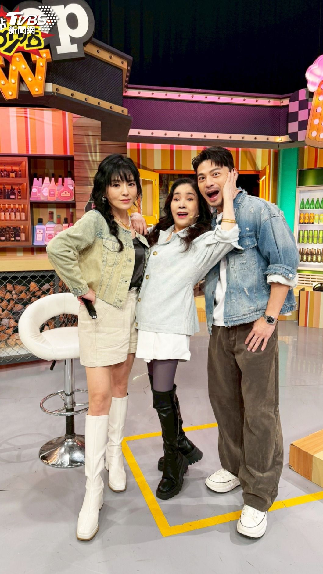 李亞萍(中)難得上節目,和唐綺陽(左)、阿Ken傾訴心情。(圖/TVBS)