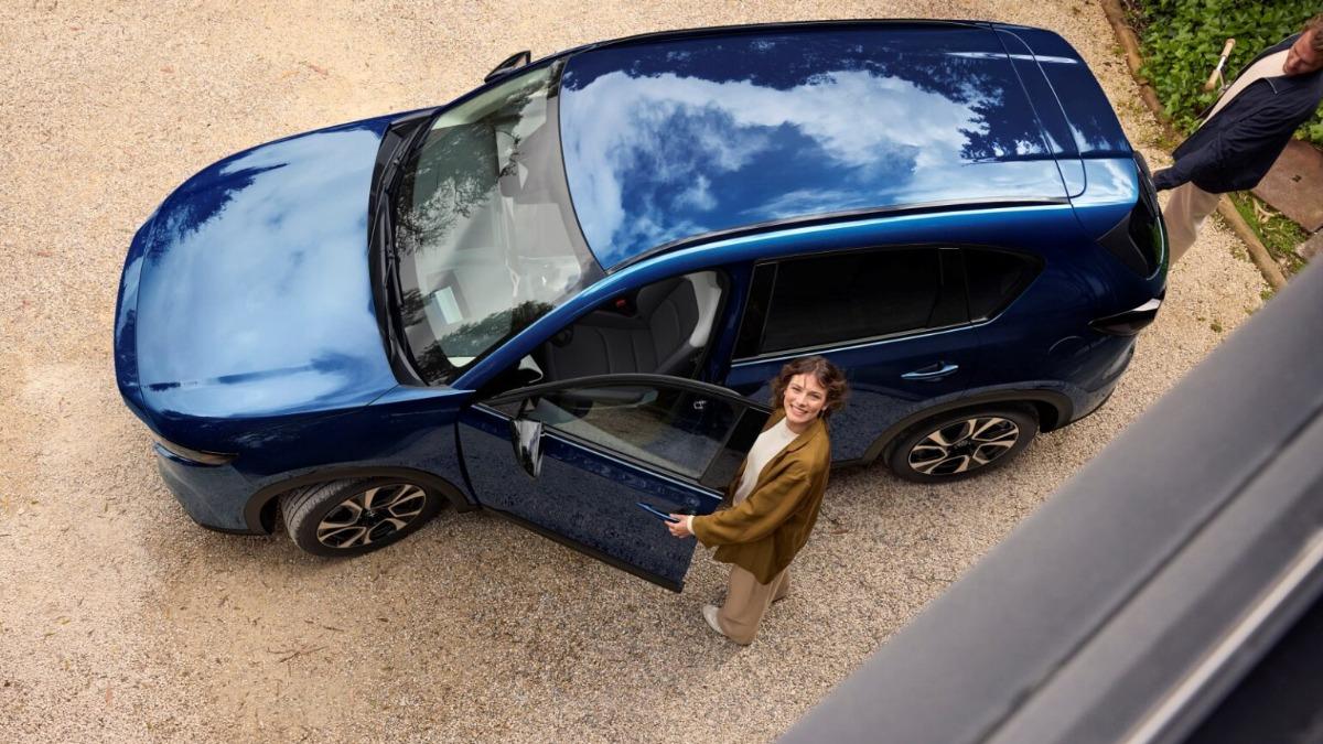 「Navy Blue Mica」新車色將取代使用多年的星燦藍車色。（圖／Mazda提供）