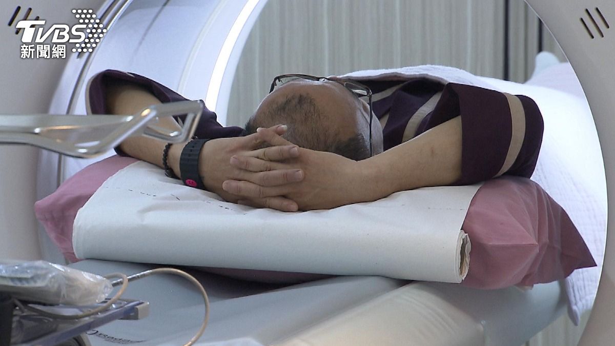 反覆發燒.瘀青.出血 醫師:恐急性血癌警訊 (圖/TVBS)