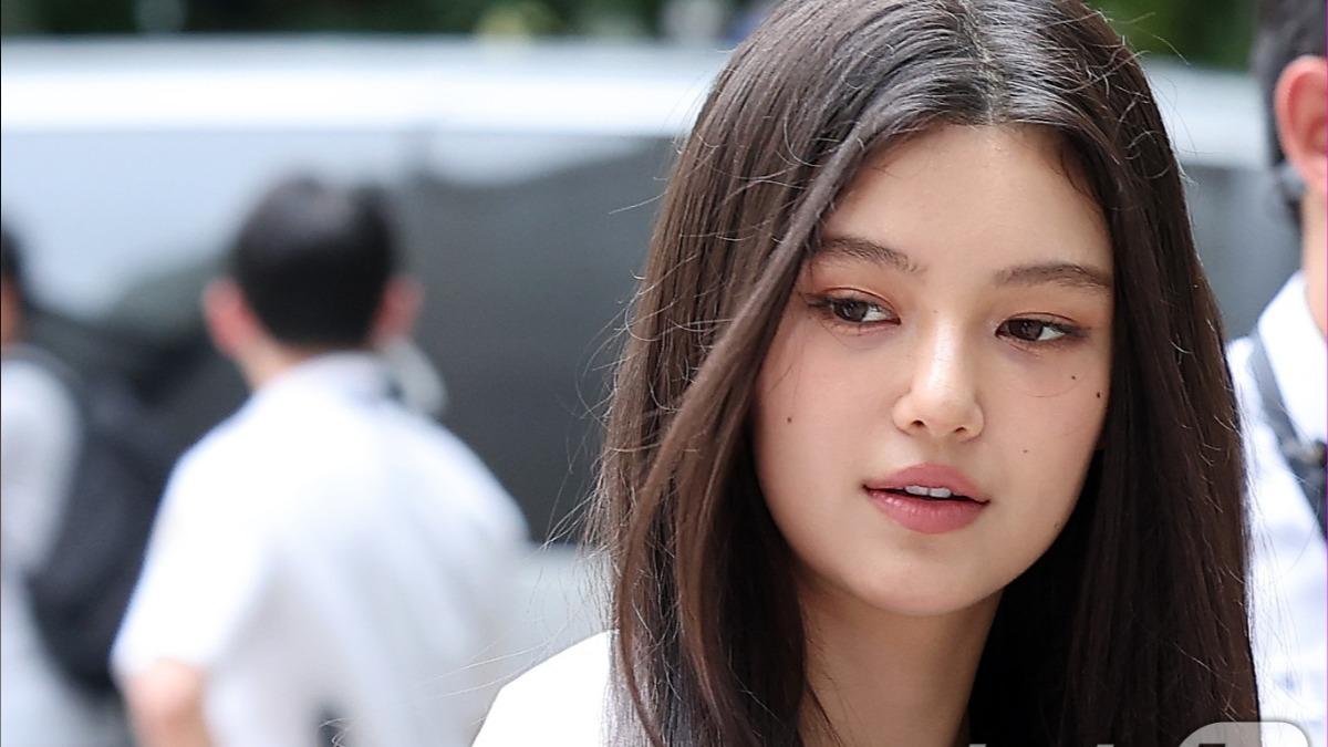被NewJeans開除後首露面! Danielle預告「今晚直播」引高度關注