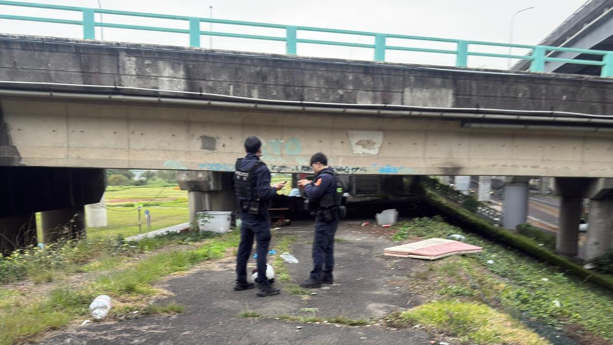快訊/疑天冷猝死!三重街友倒臥中興橋下 警發現已死亡多時