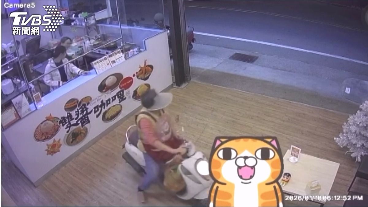 阿姨直接在店門口迴轉,帥氣揚長而去。(圖/畫面翻攝自Threads @I.ana0918)