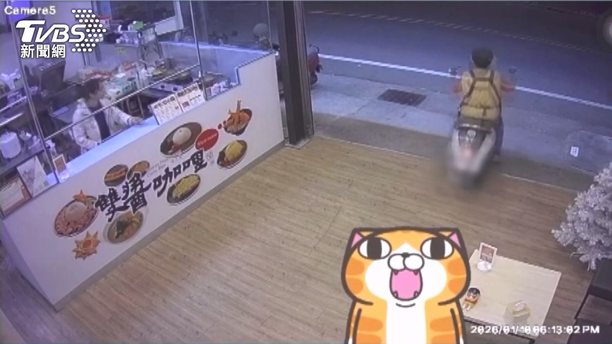 阿姨直接在店門口迴轉,帥氣揚長而去。(圖/畫面翻攝自Threads @I.ana0918)