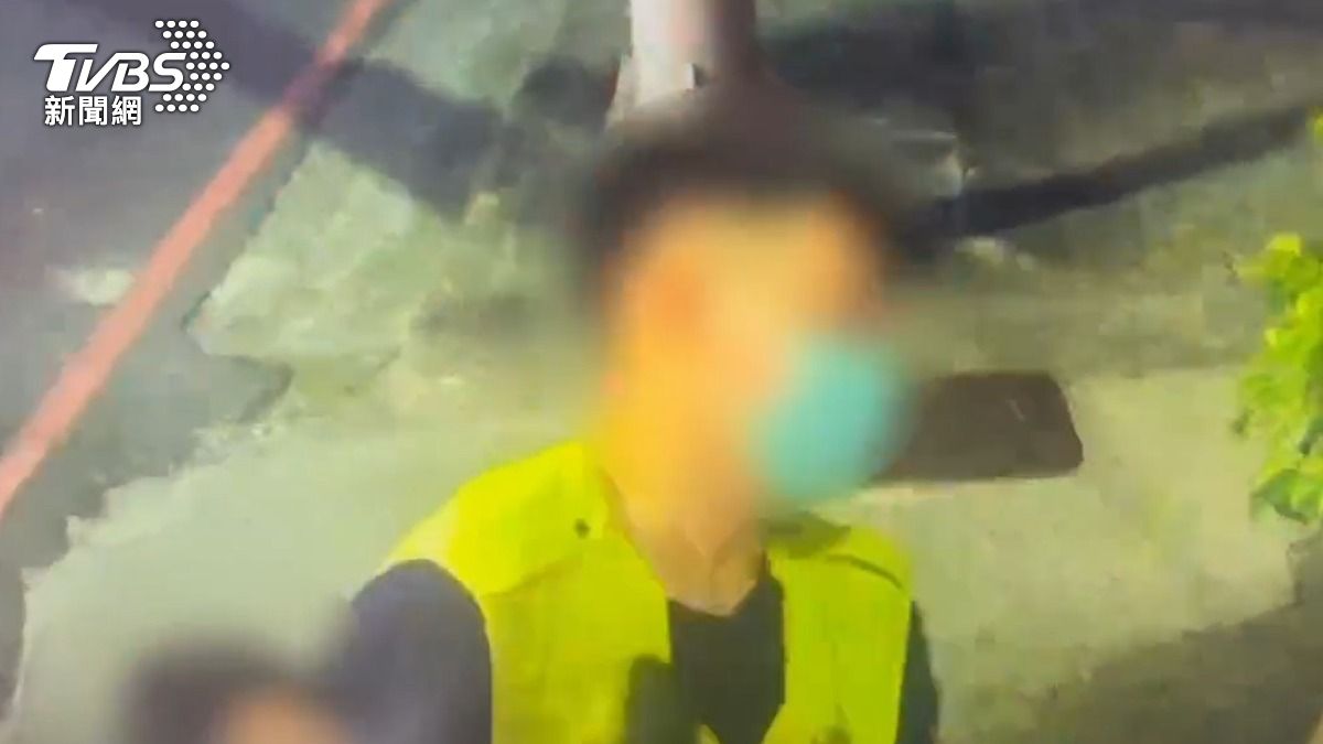 救護志工協助出勤，遭男揮拳攻擊。（圖／TVBS）