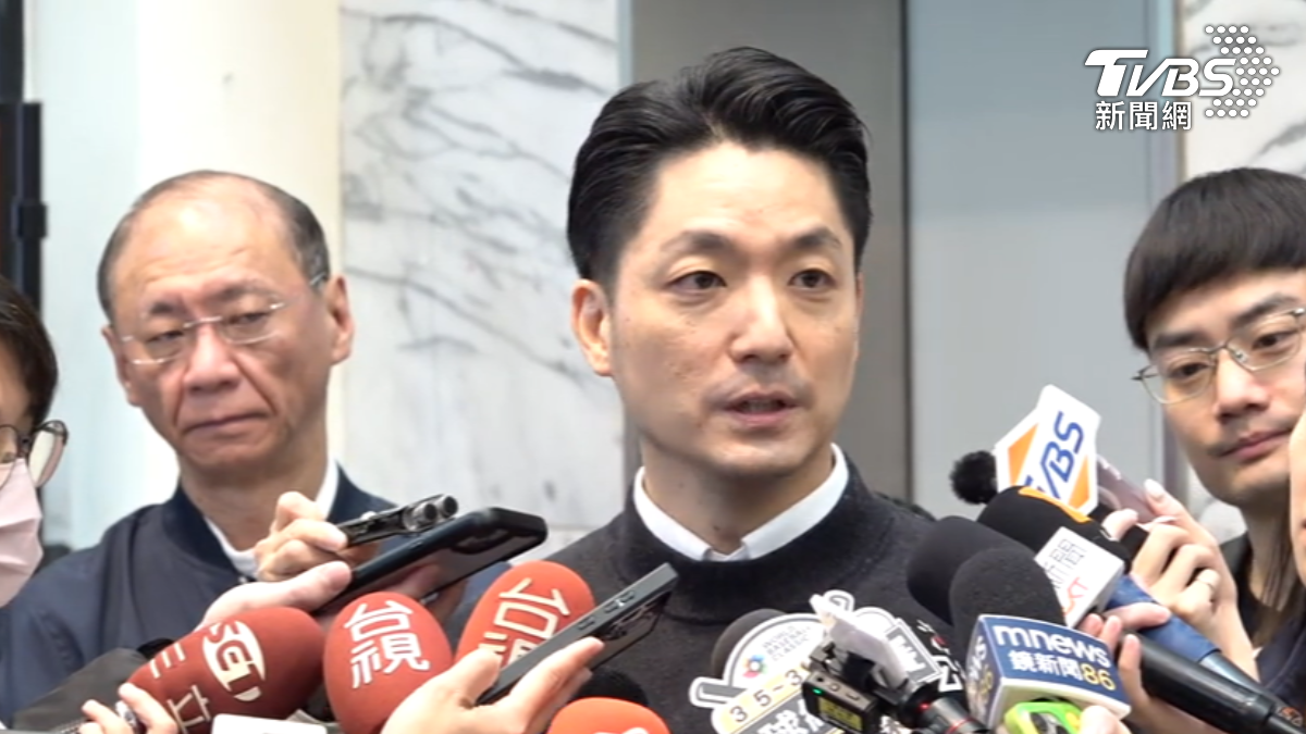 台北市長蔣萬安指出未來北市吸菸採「原則禁止、例外開放」，吸菸族盼配套點位要足夠。（圖／TVBS）