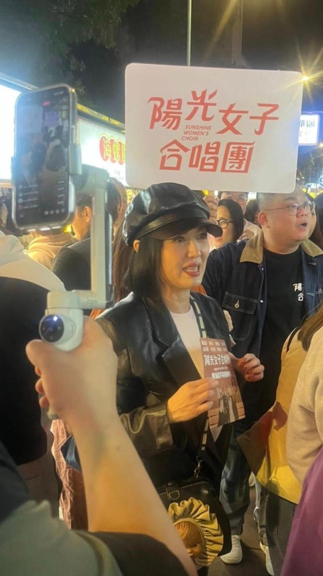 不少粉絲見到苗可麗超級開心，還要求展現罵人神技。（圖／壹壹喜喜提供）