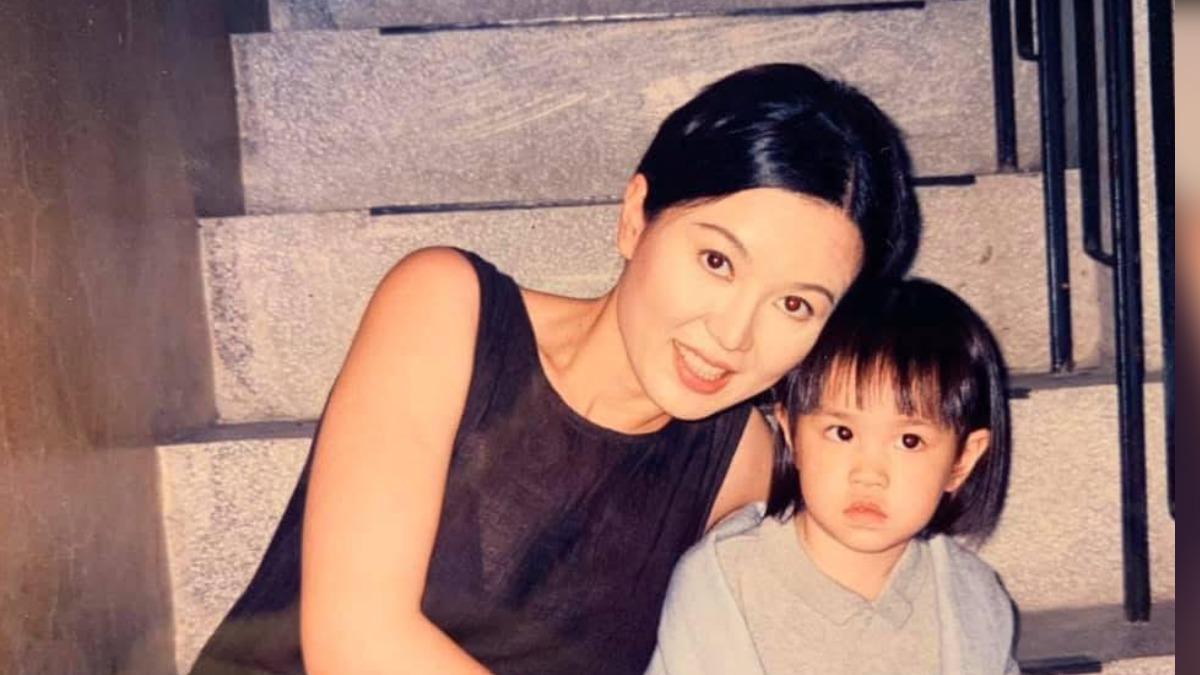 苗可麗年輕時為了養家，女兒一出生就給父母帶，母女兩人間23年只相處不到一年。(圖／苗可麗提供）