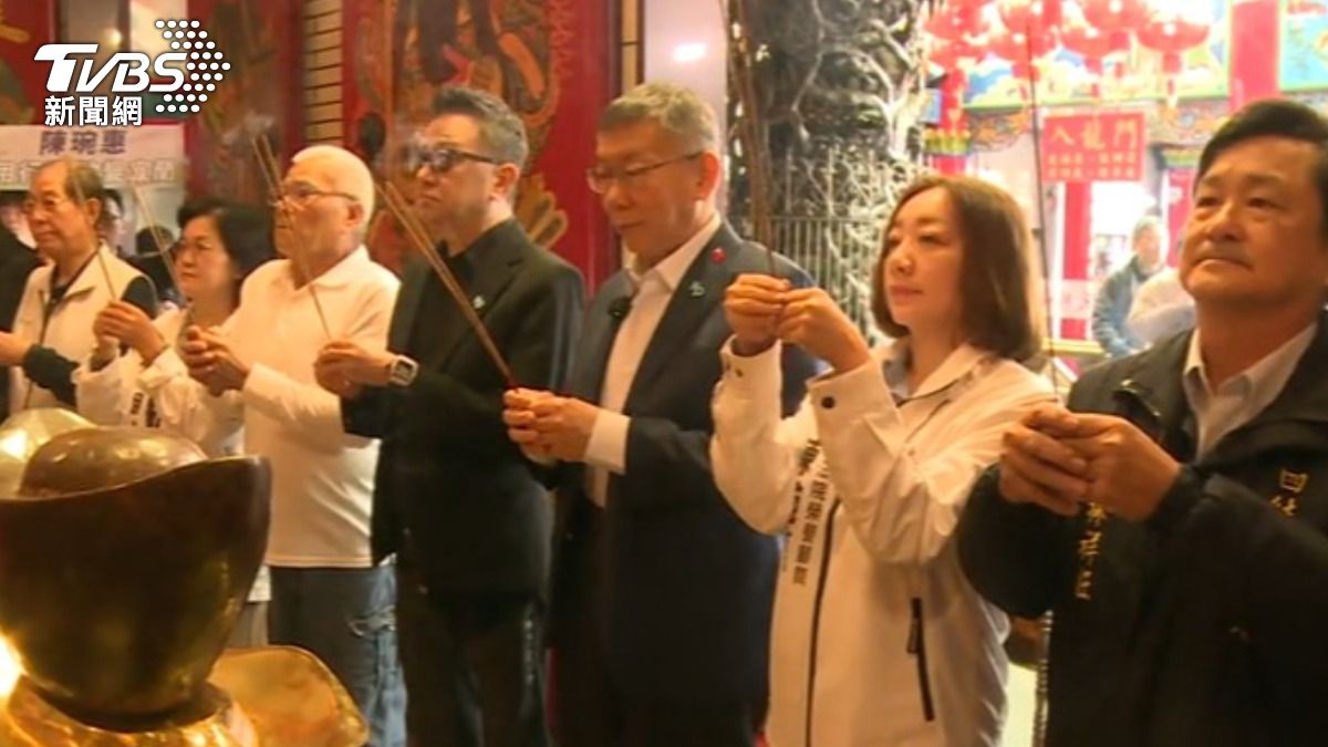 柯文哲赴宜蘭輔選陳琬惠,受到在地民眾熱情歡迎。(圖/TVBS)