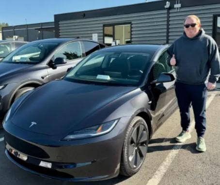 David Moss 駕駛長續航版 Tesla Model 3,使用 FSD 超過 1.1 萬英里。(圖/翻攝 Business Insider)