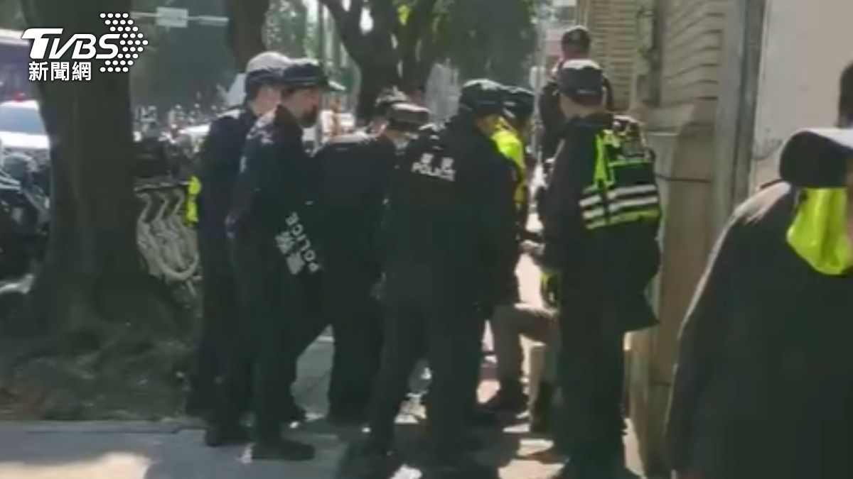 快訊/路程不到5分鐘!男子總統府旁持刀 民眾嚇壞:大家都在逃