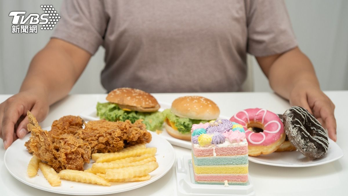 嘴饞不是定力差!醫揭大腦「2機制」作怪 少1動作易亂吃