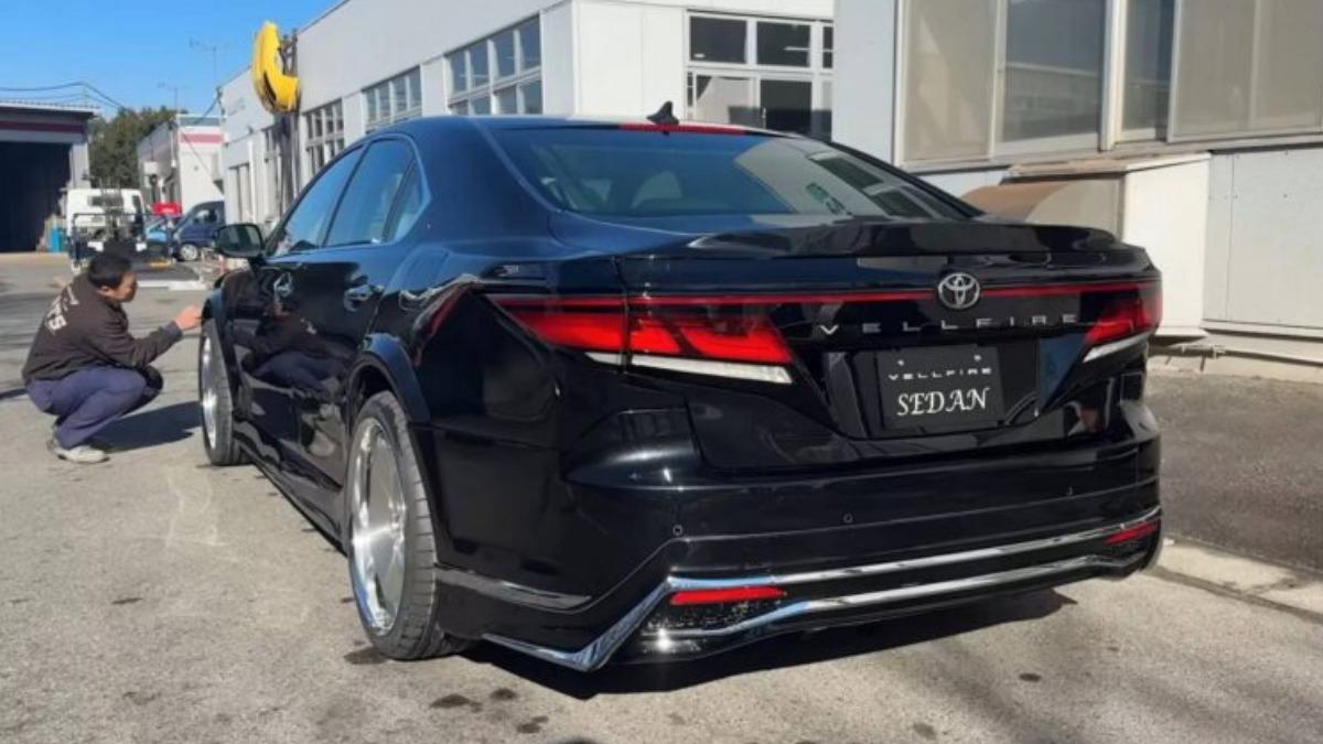 車尾同樣套用Vellfire的LED尾燈組,並加入小型鴨尾尾翼與重新設計的後保桿,細節中還融入鍍鉻飾條,讓豪華感不減反增。(圖/NATS提供)