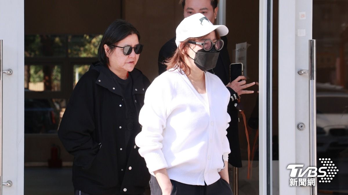 邱瓈寬消瘦現身弔唁曹西平 藍心湄悲曝「15年密切關係」:今年來不了了