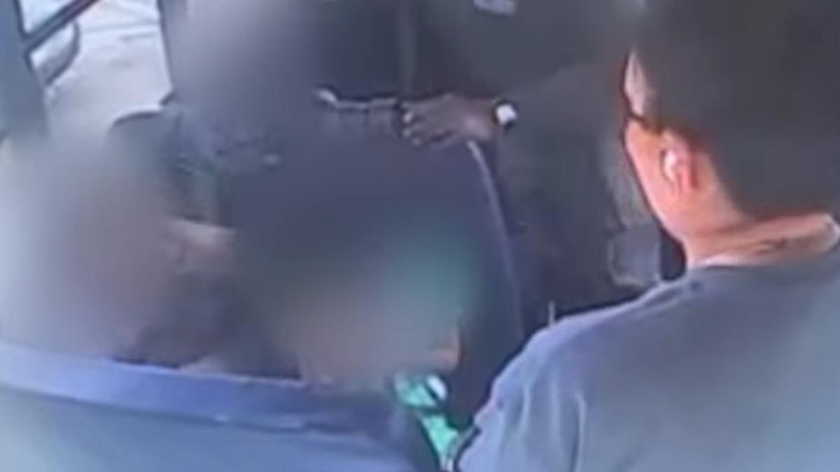 衝突畫面也被車內監視器拍下。(圖/翻攝YT@HCSOSheriff)