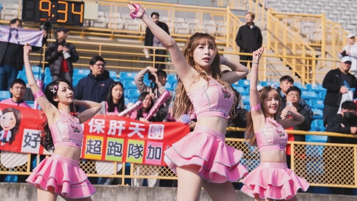 桃氣女孩為公益馬拉松接力賽開場。（圖／17LIVE桃氣女孩提供）