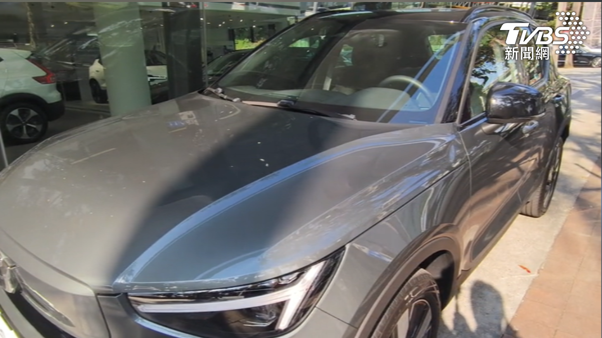農曆年前促銷，Volvo純電休旅和跑旅再降價。（圖／TVBS）