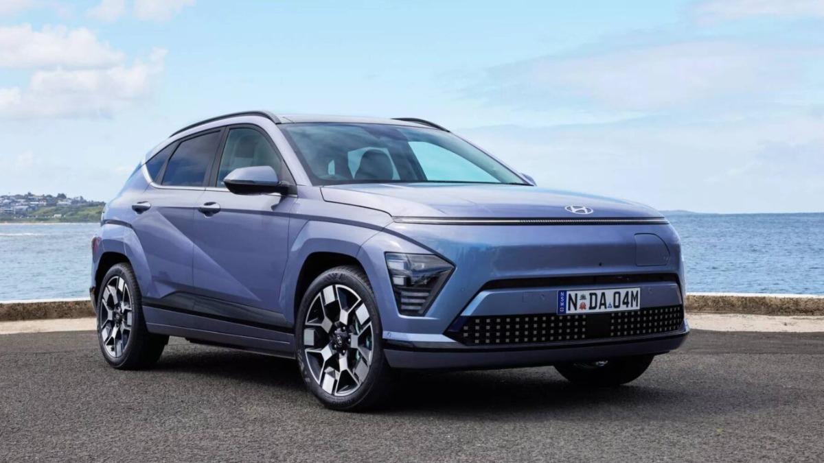 Hyundai近日正式宣布調降旗下最小電動車Inster,以及Kona Electric全車系售價。(圖/Hyundai)