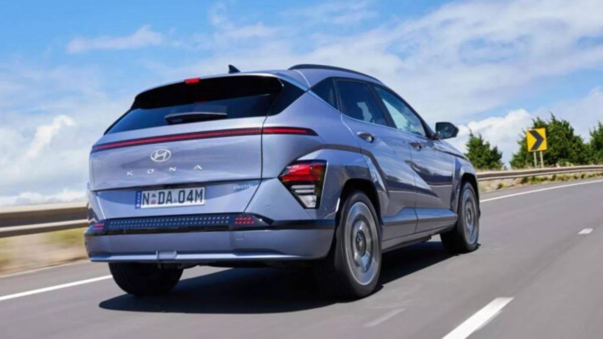 Hyundai這波更大動作其實落在Kona Electric身上。入門標準續航版售價一口氣下修超過13,000澳幣,來到45,990澳幣起(約新台幣97萬元)。(圖/Hyundai)