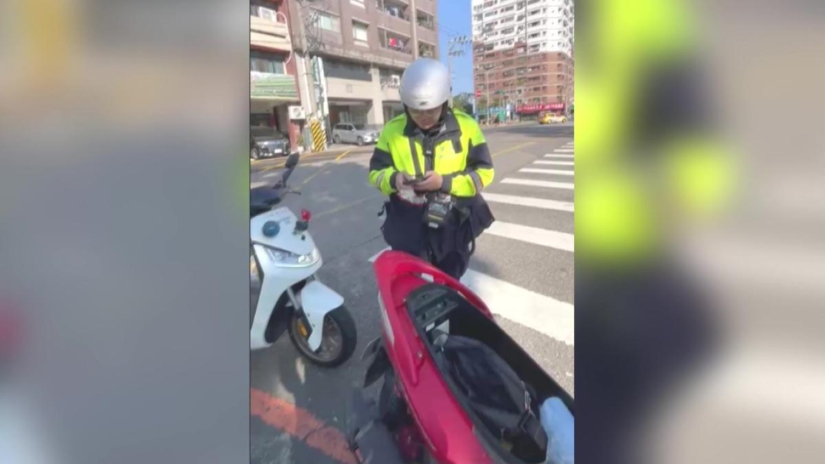 騎士停斑馬線遭開單怒嗆「死要錢、搶業績」 警揭闖紅燈認定標準。(圖/爆料公社)