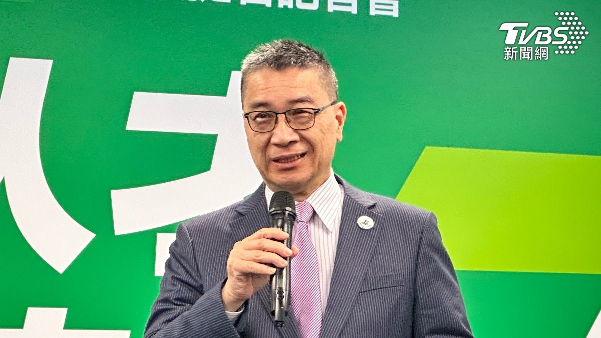 暗酸王定宇?徐國勇開金嗓唱「外遇情歌」 笑喊:沒有影射什麼