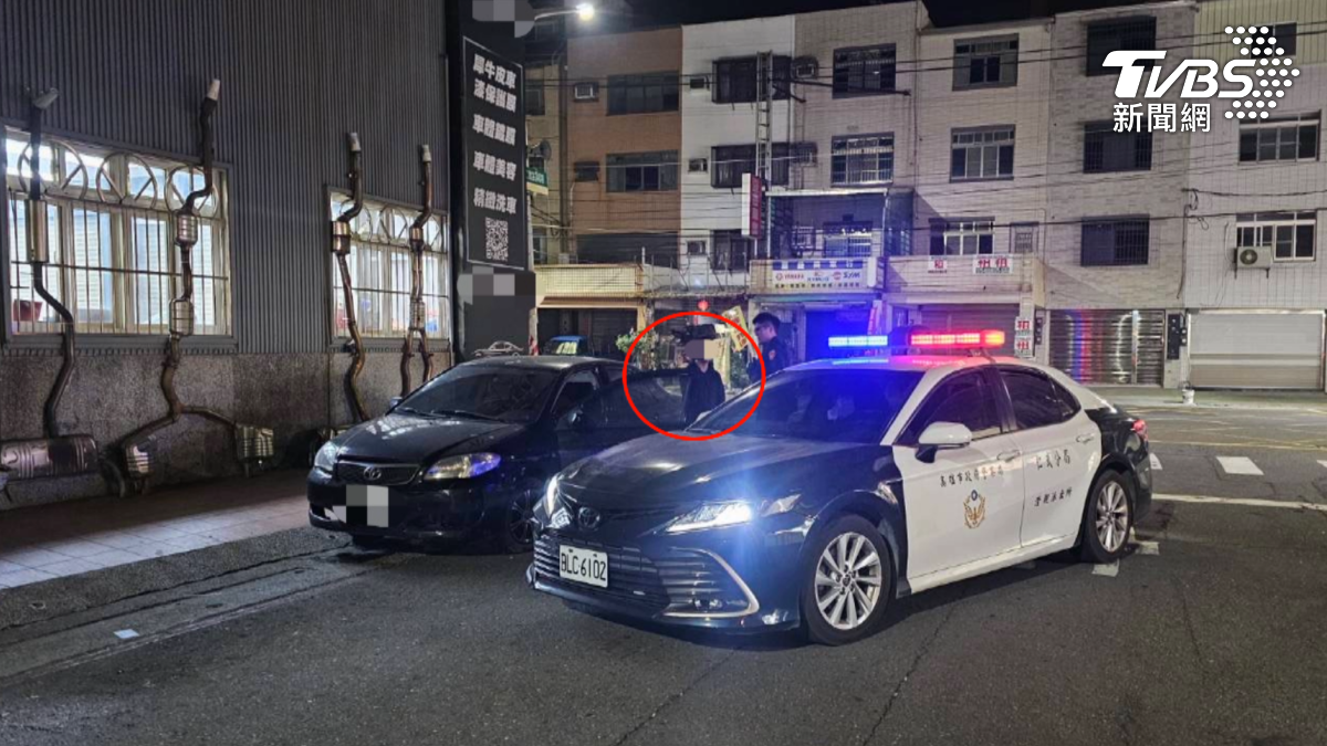 警方於一個小時內，在仁武區仁雄路查獲肇事的邱姓自小客車駕駛。（圖／TVBS）