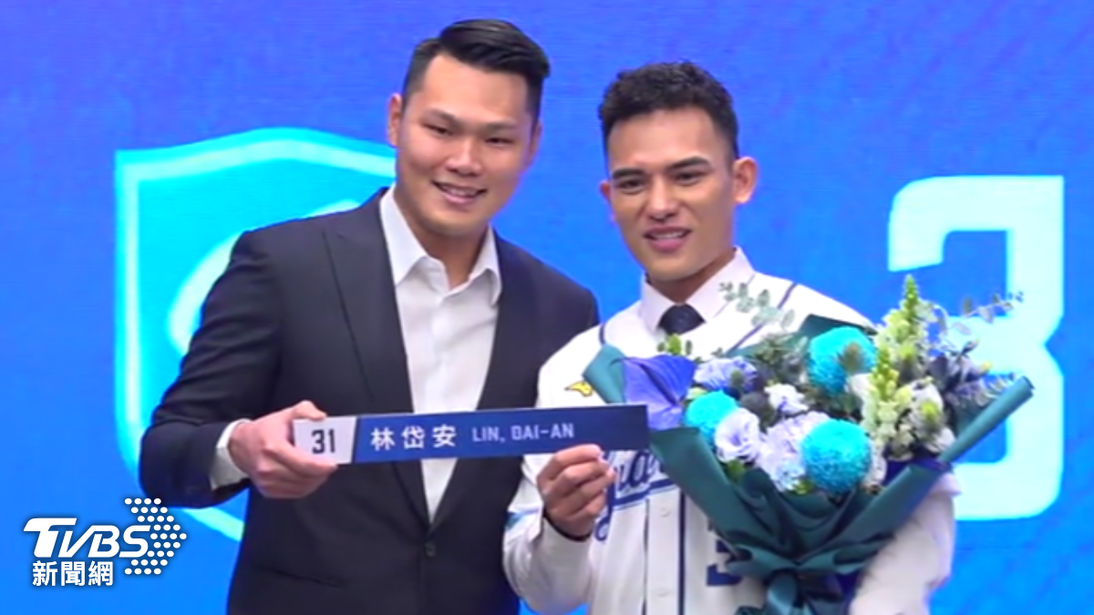 范國宸驚喜現身。(圖/TVBS)
