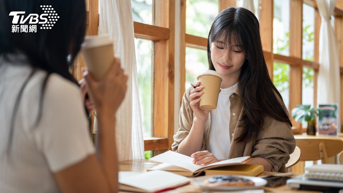 路易莎讀書嫌太吵!學生嗆「小聲點」 她一句話引爆:你先加油吧
