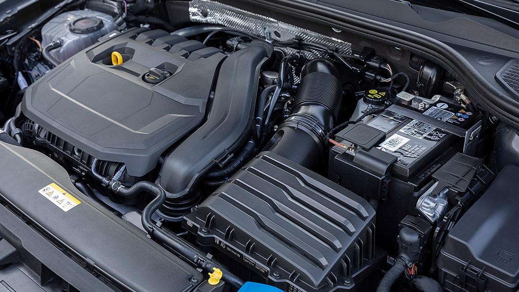Golf 230 eTSI改款後才換成低輸出設定的1.5升四缸渦輪汽油引擎。 （圖／台灣福斯）