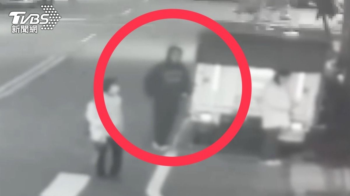 嫌犯前往面交身影全被警方掌握。(圖/TVBS)