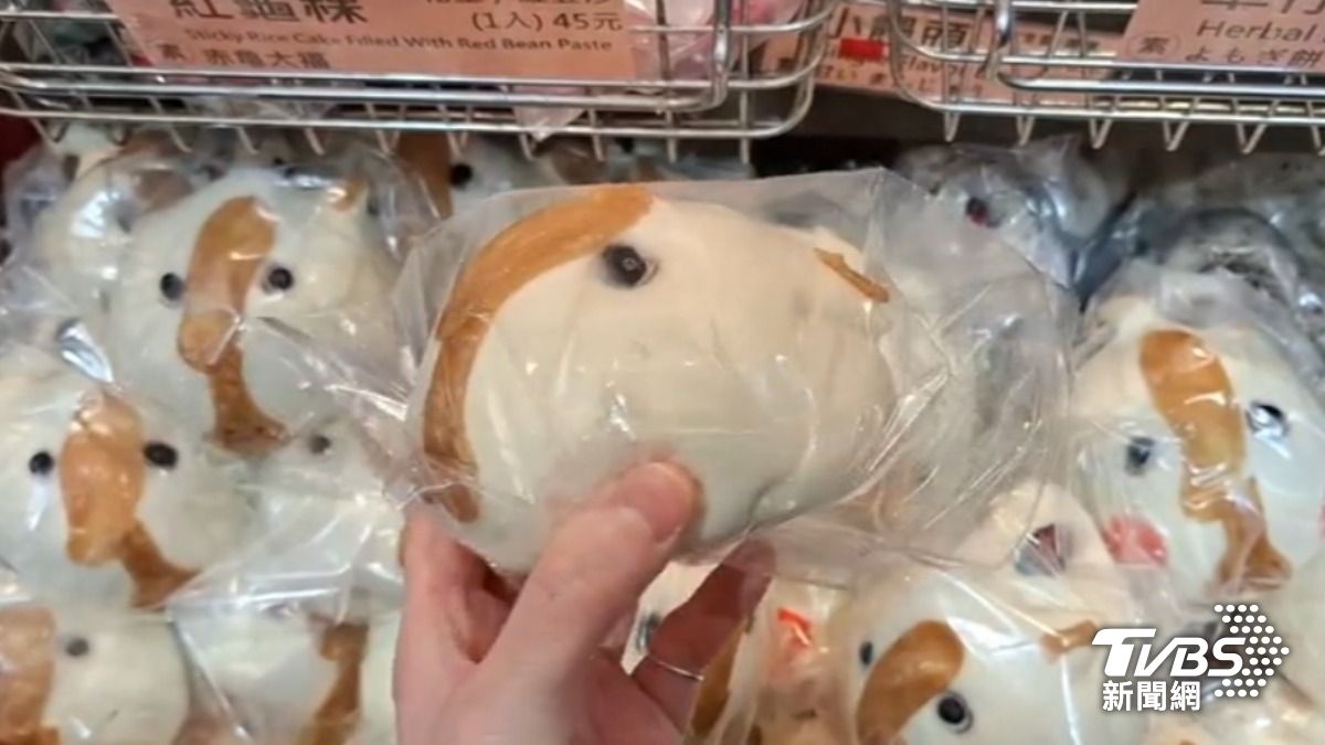 合興糕糰店單筆消費滿千元，就送獨家打造的馬年饅頭。（圖／TVBS）