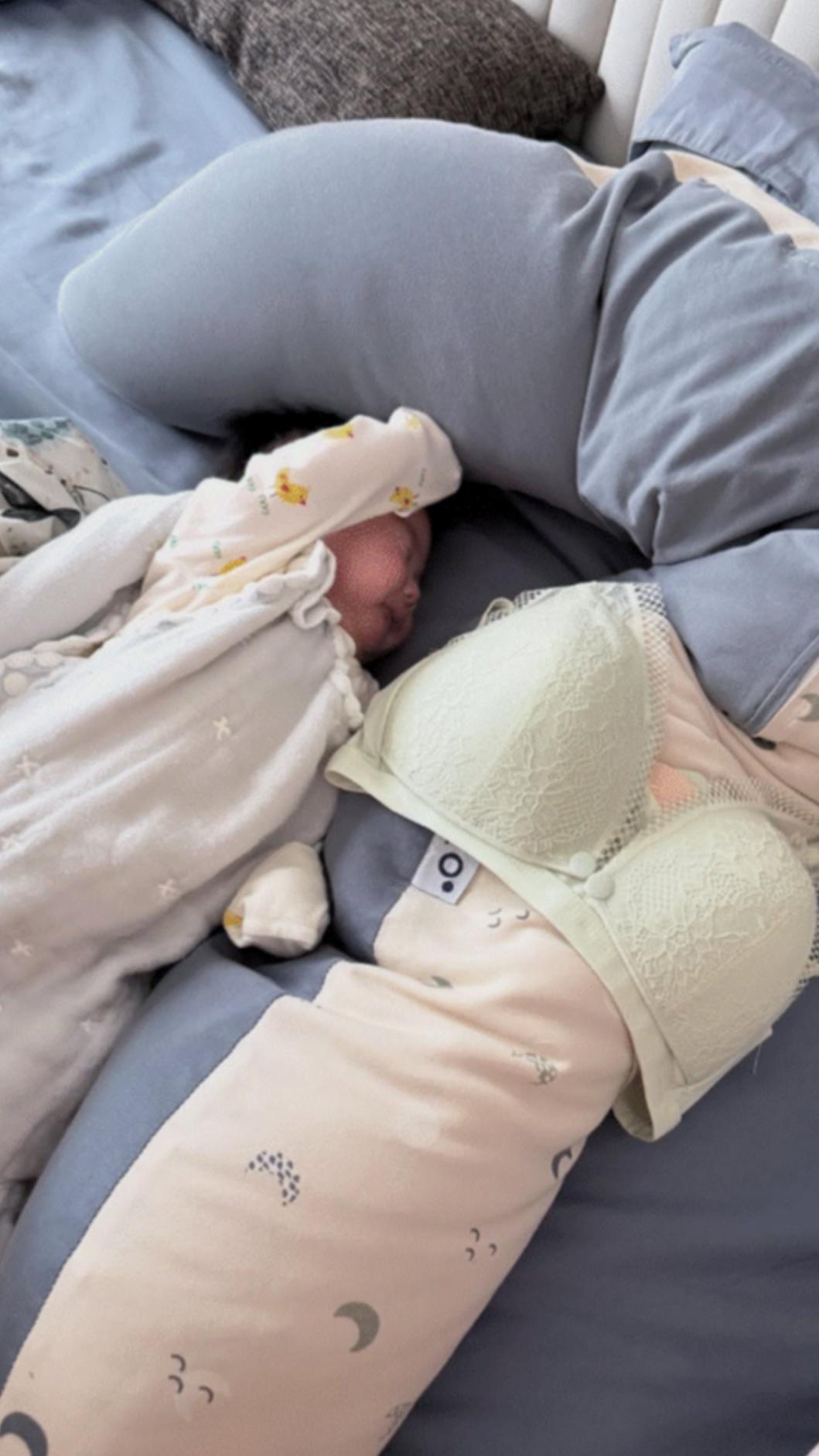 玉兔放胸罩騙過女兒。(圖/翻攝自bellayutu IG)