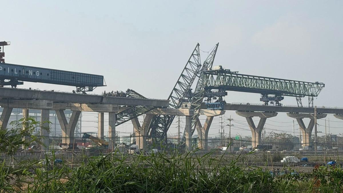 泰國連續2天發生工地起重機倒塌的事故。（圖／翻攝自X@ThaiEnquirer）